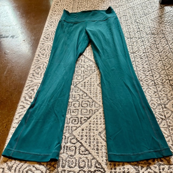 NWT Lululemon Size 8 Align Mini Flare Pant *XShort Groove CASG Green - Picture 2 of 10